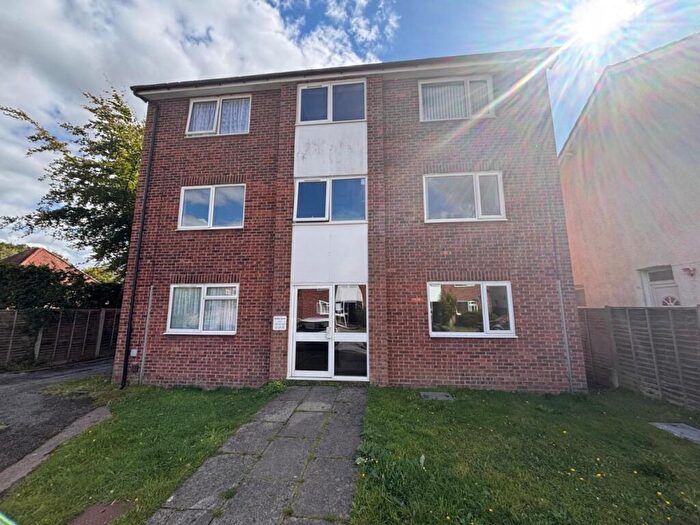 1 Bedroom Flat To Rent In Lyndale Road, Redhill, RH1