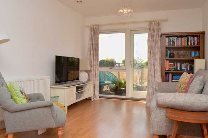 2 Bedroom Flat To Rent In Peacock Court, Harold Wood, RM3