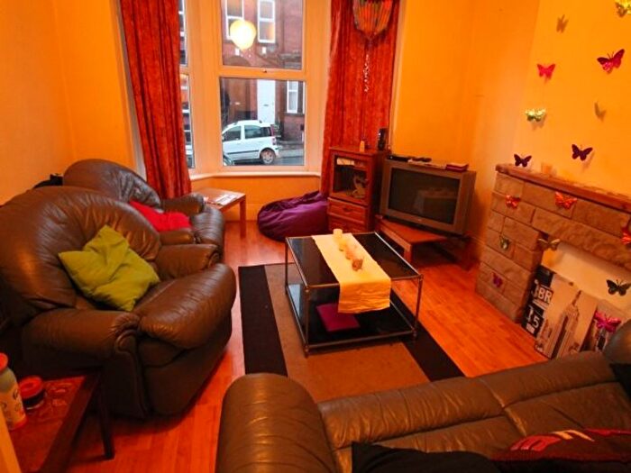 6 Bedroom Semi-Detached House To Rent In Ebberston Terrace, Leeds, LS6