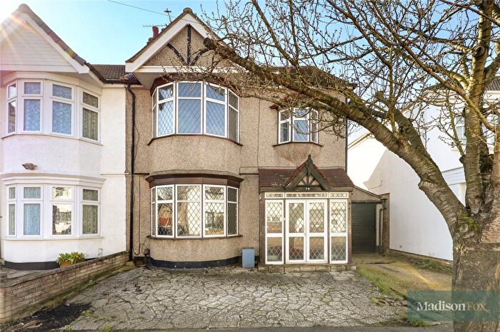4 Bedroom End Of Terrace House For Sale In Campbell Avenue, Ilford, IG6