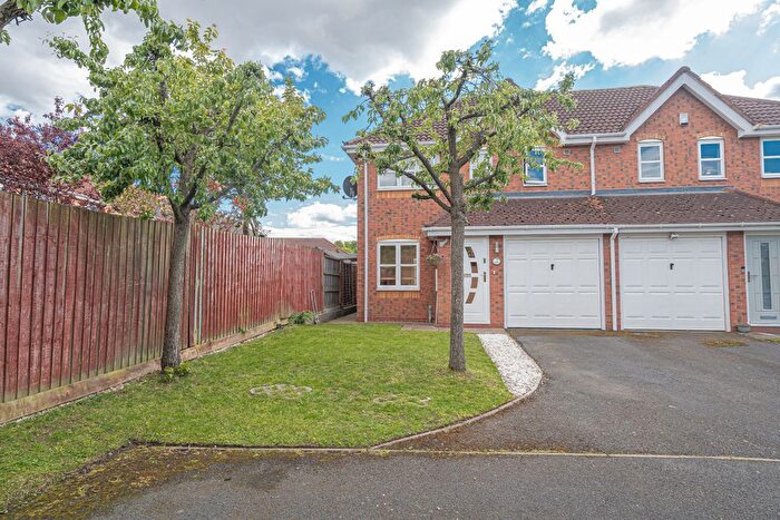 3 Bedroom Semi-Detached House For Sale In Wilday Close, Tipton, DY4