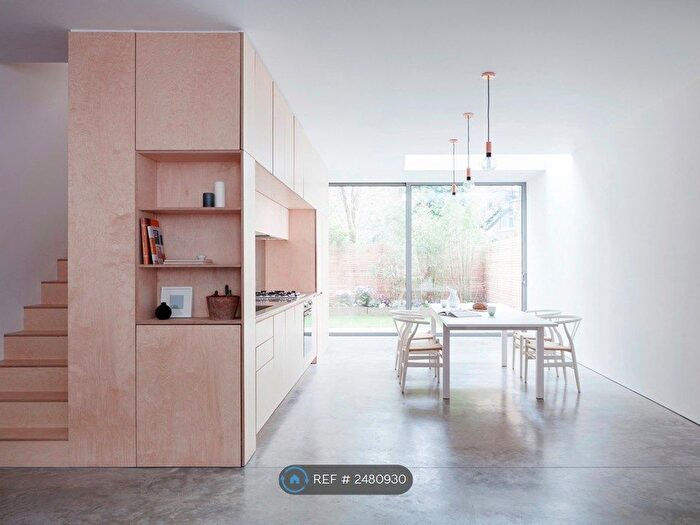 2 Bedroom Maisonette To Rent In Morton Road, London, N1