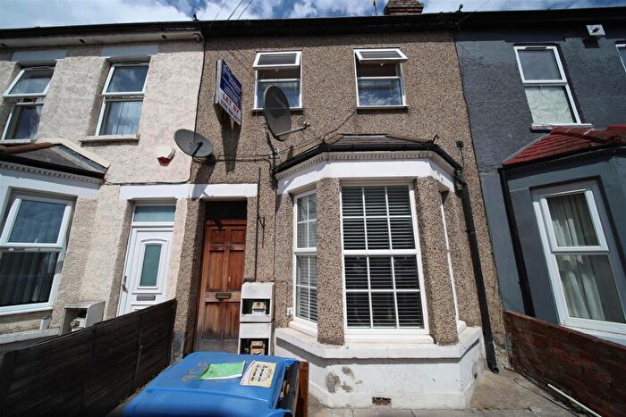 2 Bedroom Flat To Rent In Lincoln Road, Enfield, EN3