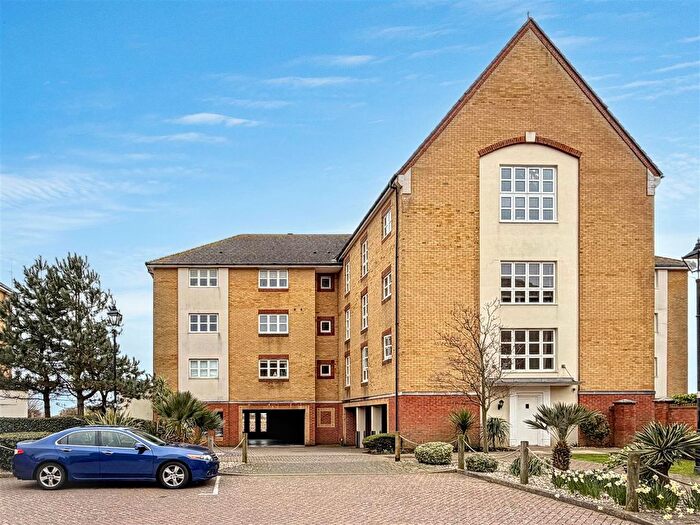 3 Bedroom Flat For Sale In Caroline Way, Eastbourne, BN23