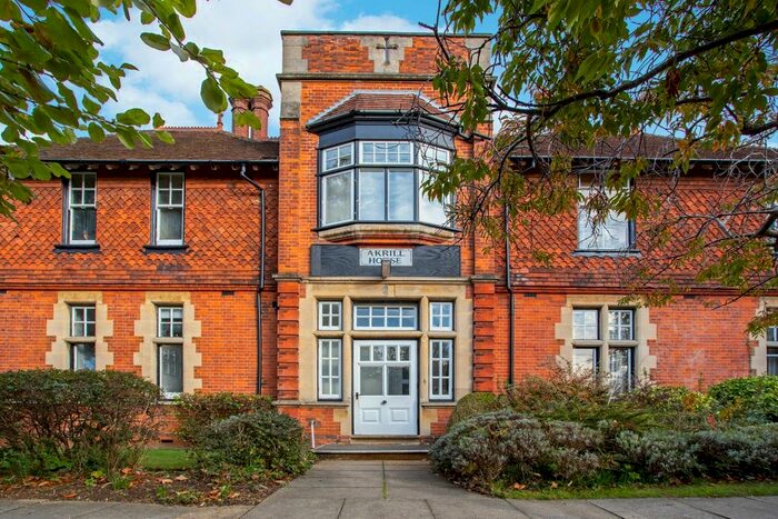 2 Bedroom Flat To Rent In Hollybush Lane, Harpenden, AL5