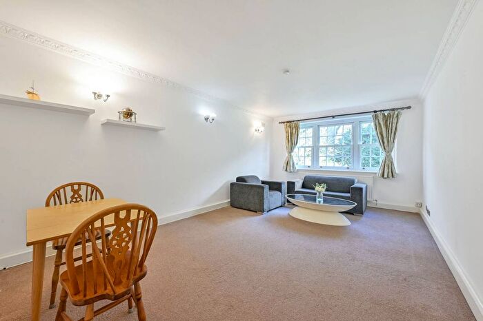 2 Bedroom Flat For Sale In Wimbledon Park Side, Southfields, London, SW19