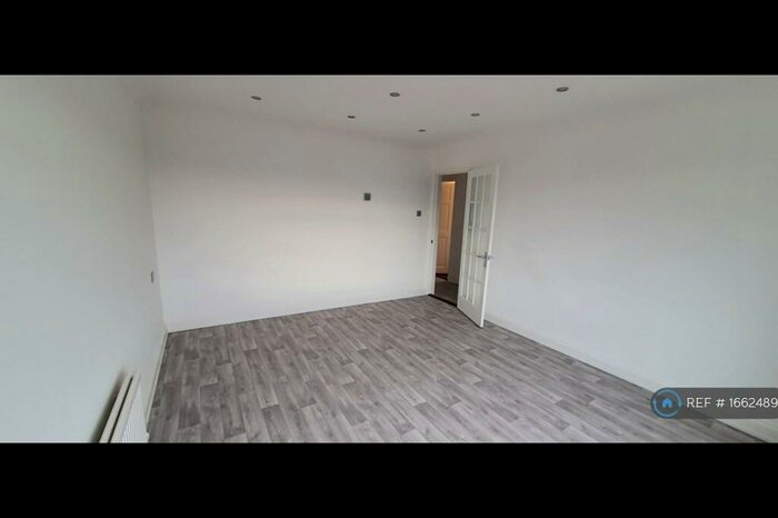 2 Bedroom Flat To Rent In Gardeners Road, Halstead, CO9
