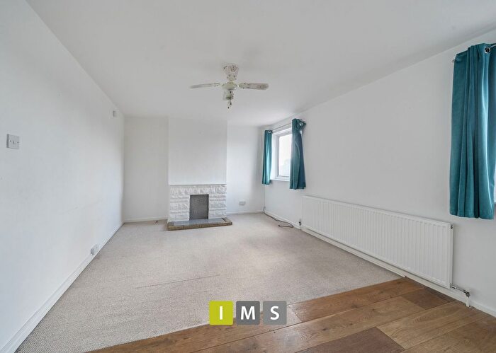 3 Bedroom Flat To Rent In Bucknell Road, Bicester, OX26