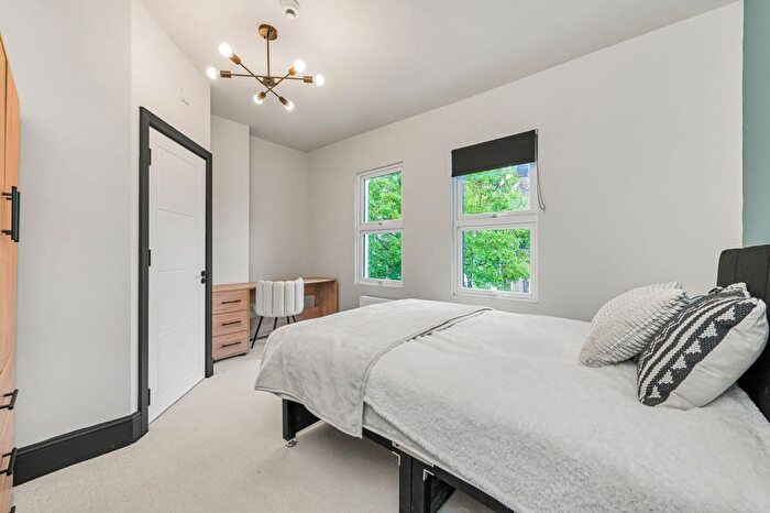 4 Bedroom Detached House To Rent In Crimsworth Road, London, SW8