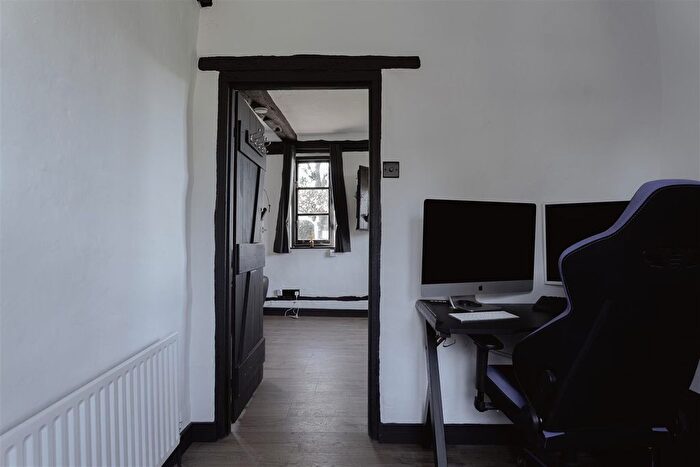3 Bedroom Detached House To Rent In Cross Oak Lane, Redhill, RH1
