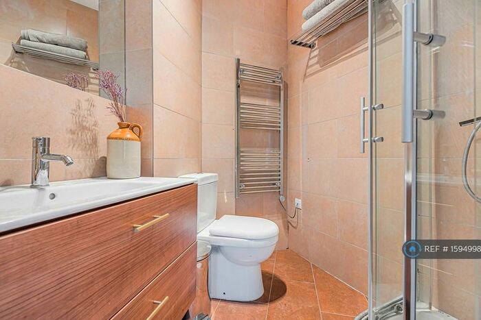 1 Bedroom Penthouse To Rent In Malpas Road, Brockley, SE4