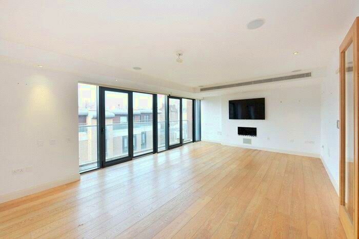 3 Bedroom Flat To Rent In Gloucester Avenue, London, NW1