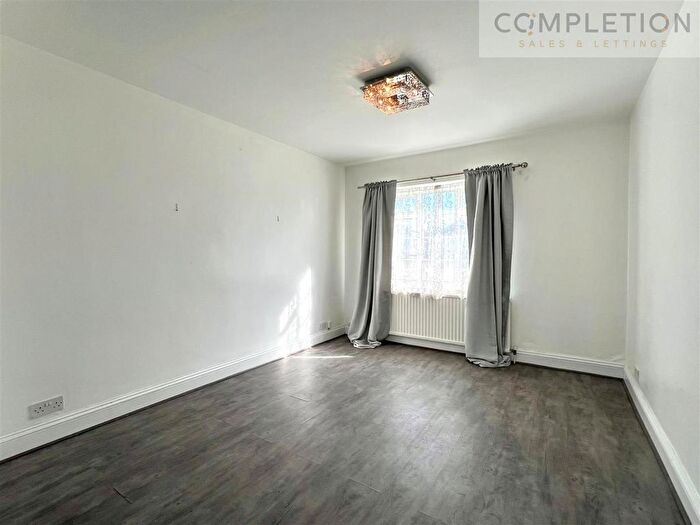 3 Bedroom Semi Detached House To Rent In Great Cambridge Road, Cheshunt, Waltham Cross, EN8