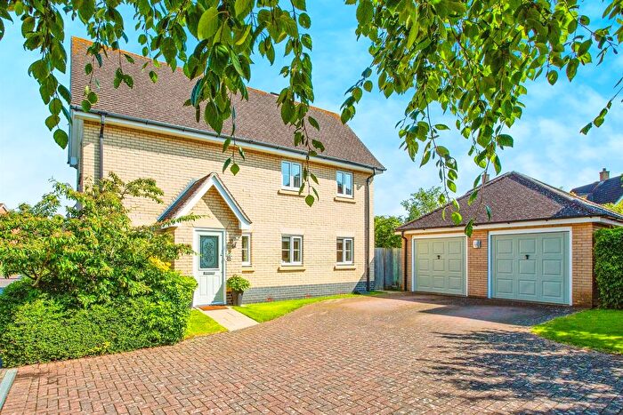 4 Bedroom Detached House For Sale In Clare Drive, Highfields Caldecote, Cambridge, CB23