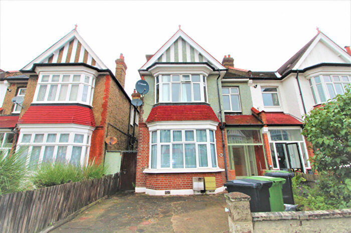 2 Bedroom Flat To Rent In Arran Road, Catford, SE6