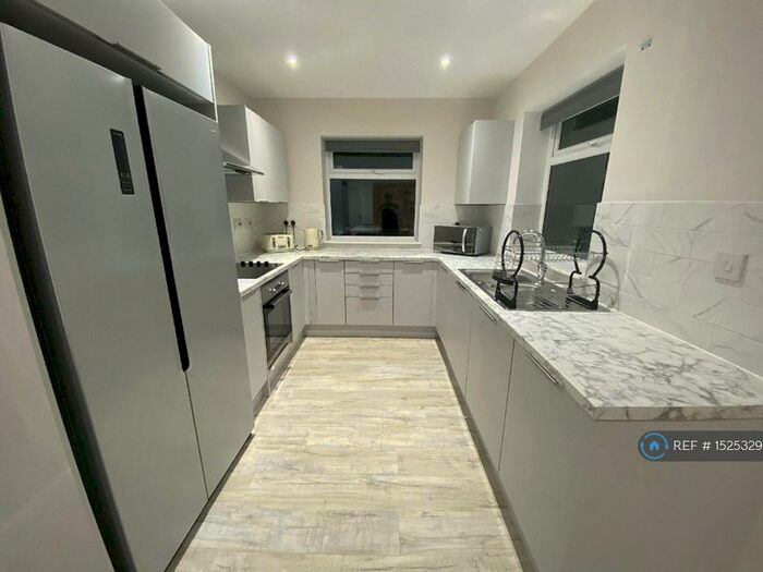 6 Bedroom Terraced House To Rent In Balfour Road, Nottingham, NG7