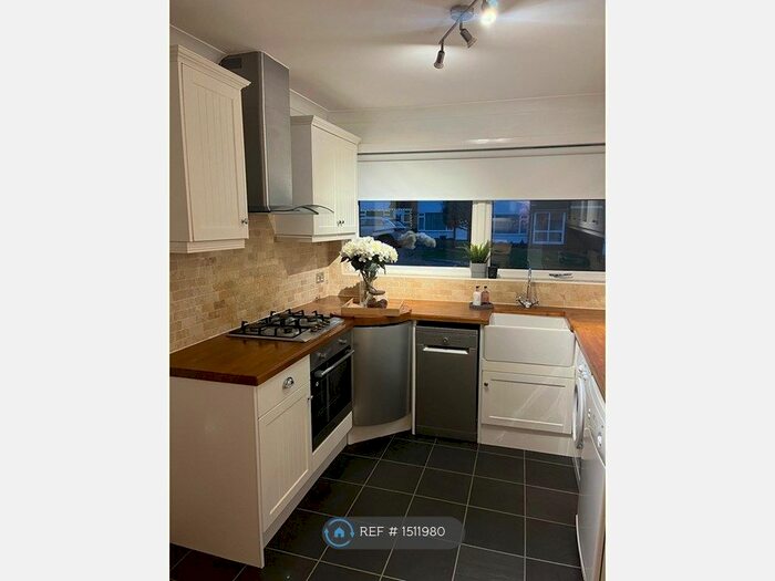 2 Bedroom Flat To Rent In Wingrave Court, Brentwood, CM14