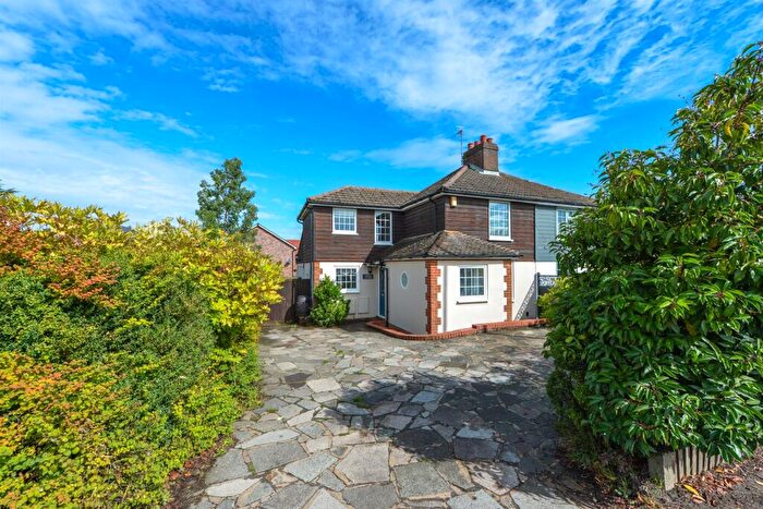 3 Bedroom Semi-Detached House For Sale In Heath Road, Coxheath, Maidstone, ME17
