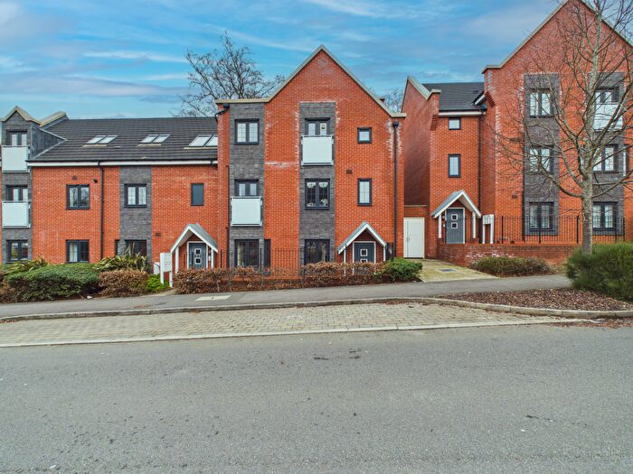 2 Bedroom Apartment For Sale In Kennedy Avenue, High Wycombe, Buckinghamshire, HP11