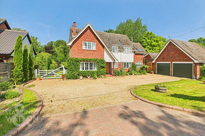 4 Bedroom Detached House For Sale In Low Road, Tasburgh, Norwich, NR15