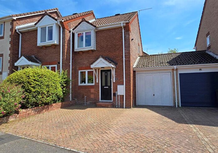 2 Bedroom House For Sale In Maud Close, Devizes, SN10