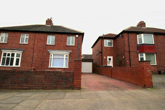 3 Bedroom Semi-Detached House To Rent In Hartleyburn Avenue, Hebburn, Tyne And Wear, NE31