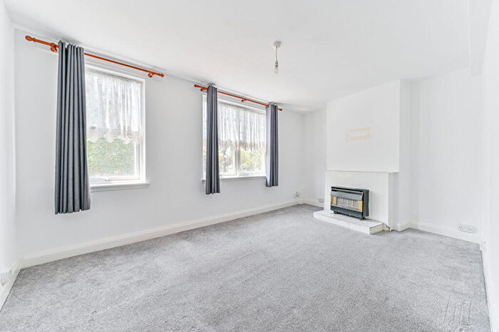 2 Bedroom Maisonette To Rent In Central Parade, Croydon, CR0