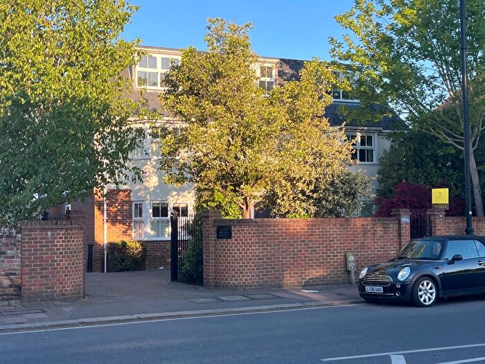 2 Bedroom Flat For Sale In Windsor Street, Chertsey, Surrey., KT16
