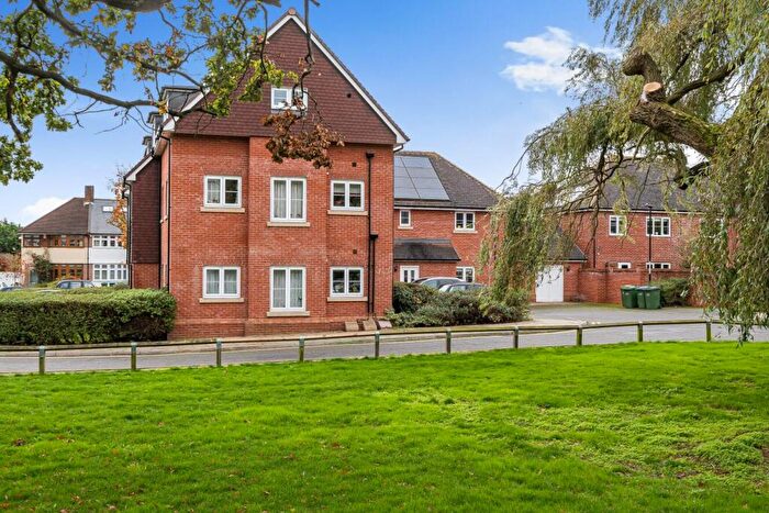 2 Bedroom Maisonette For Sale In Oaktree Gardens, New Eltham, London, SE9