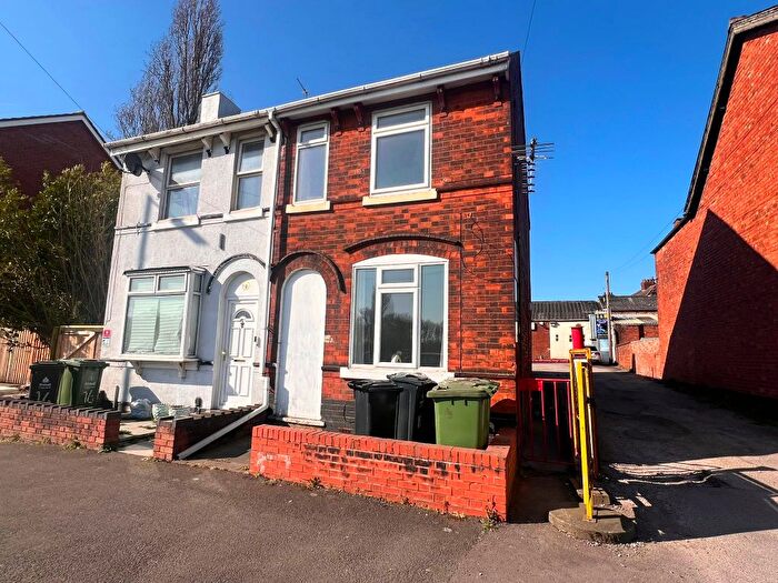 2 Bedroom Town House For Sale In The Crescent, Willenhall, WV13