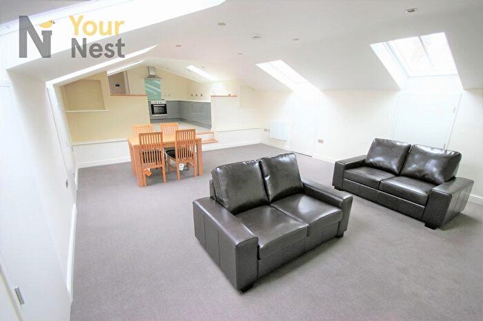 2 Bedroom Apartment To Rent In Flat, Park View, Headingley., LS6