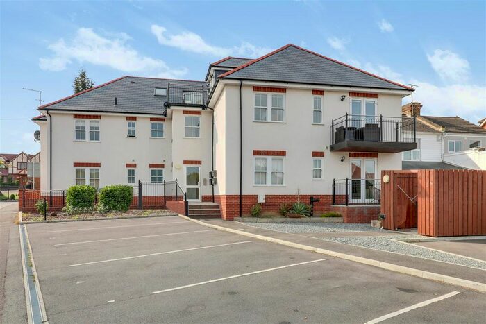 2 Bedroom Flat To Rent In Folly Lane, Hockley, SS5