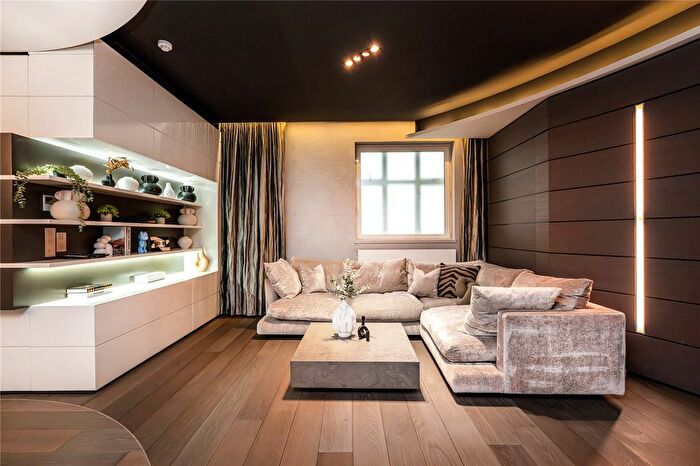 5 Bedroom Flat For Sale In North Row, Mayfair, London, W1K