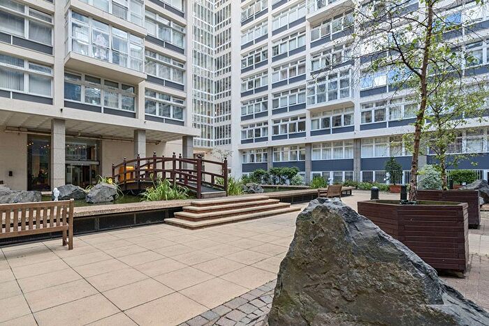 Studio To Rent In Newington Causeway, Elephant And Castle, London, SE1