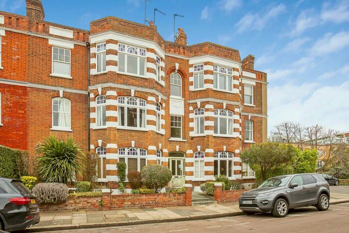 2 Bedroom Flat To Rent In Castelnau Gardens, Barnes, SW13