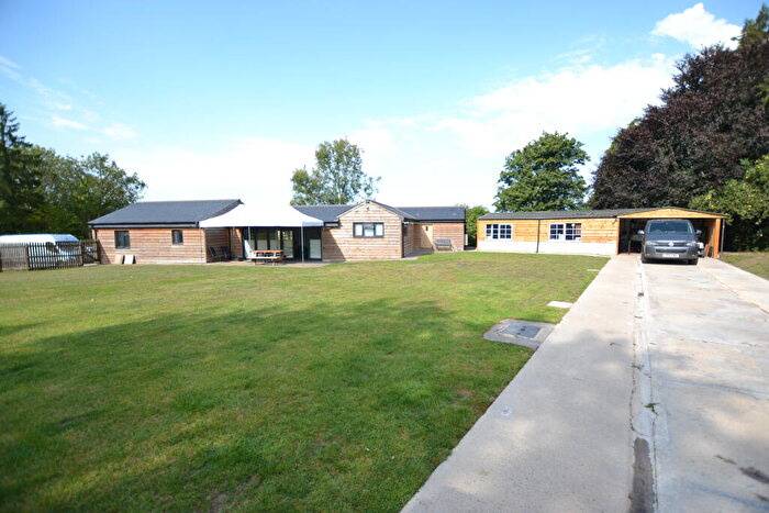 3 Bedroom Detached House For Sale In West Kennet Wiltshire, SN8