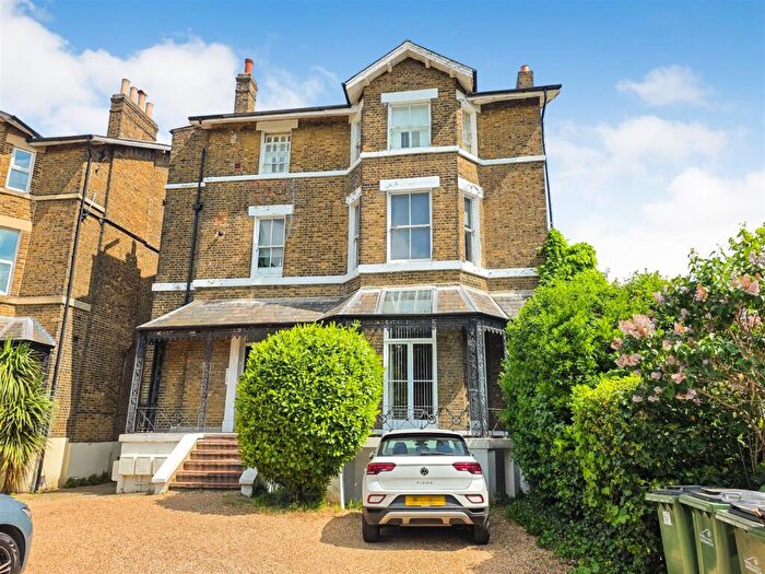 1 Bedroom Apartment For Sale In Kidbrooke Park Road, London, SE3