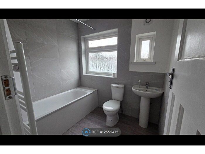 4 Bedroom Terraced House To Rent In Princes Avenue, London, NW9