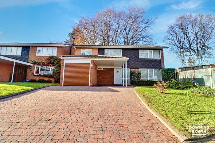 5 Bedroom Detached House For Sale In Woodfields Drive, Lichfield, WS14