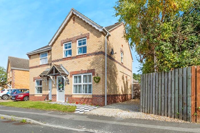 3 Bedroom Semi-Detached House For Sale In Fox Covert, South Hykeham, Lincoln, LN6