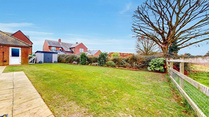4 Bedroom Detached House For Sale In Mundays Meadow, Hanslope, Milton Keynes, MK19