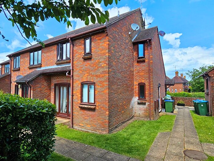 2 Bedroom Maisonette For Sale In Quainton Road, Waddesdon, Aylesbury, HP18