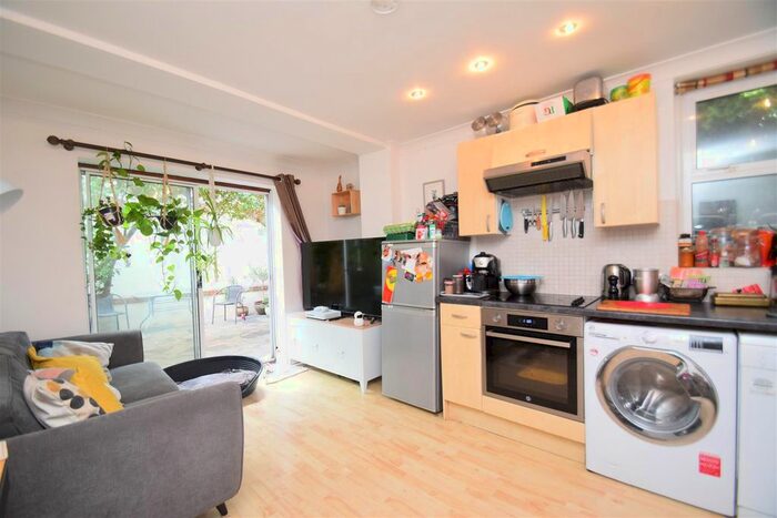 1 Bedroom Flat To Rent In Crown Road, St Margarets, Twickenham, TW1