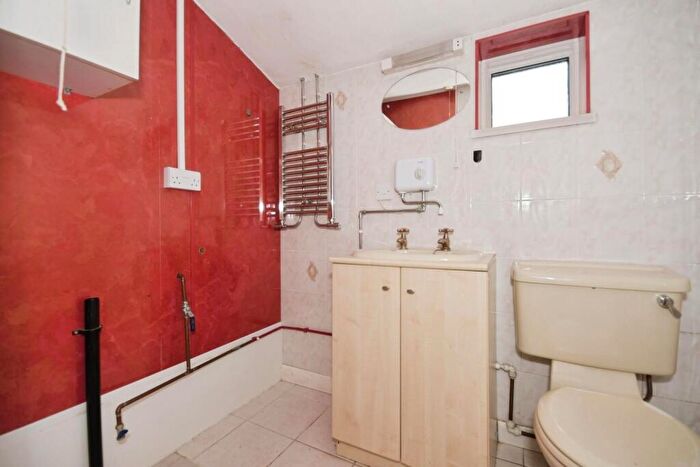 3 Bedroom Terraced House For Sale In Tapton View Road, Stonegravels, Chesterfield, S41