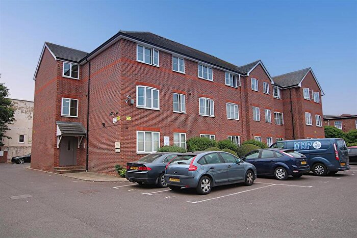 2 Bedroom Flat For Sale In Upper Priory Street, Northampton, NN1