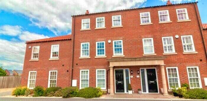 4 Bedroom Town House For Sale In Blossom Grove, Retford, DN22