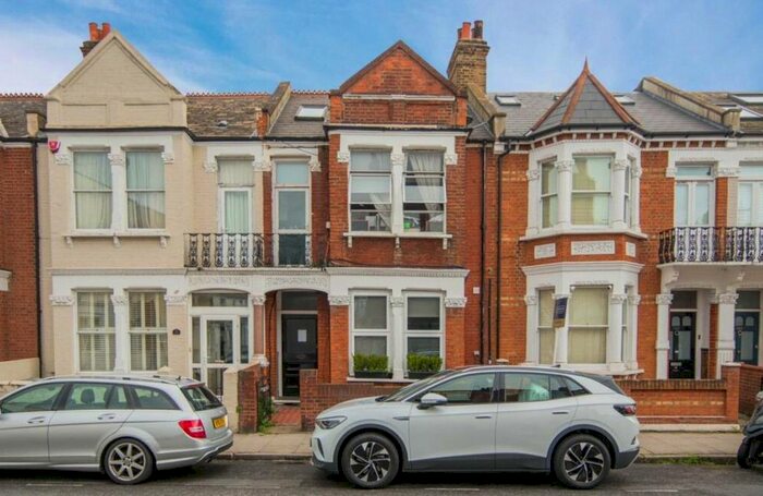 1 Bedroom Flat To Rent In Munster Road, London, SW6