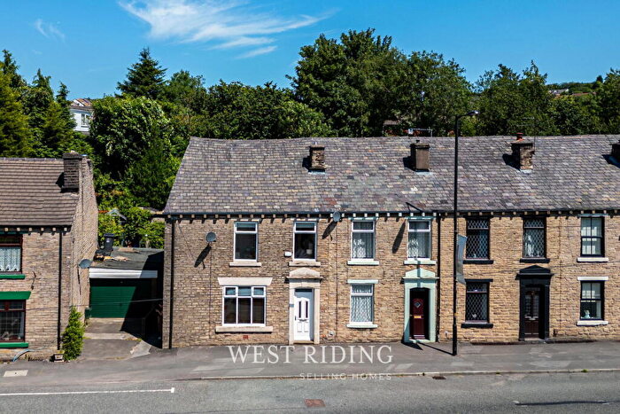 3 Bedroom End Of Terrace House For Sale In Oldham Road, Springhead, Saddleworth, OL4
