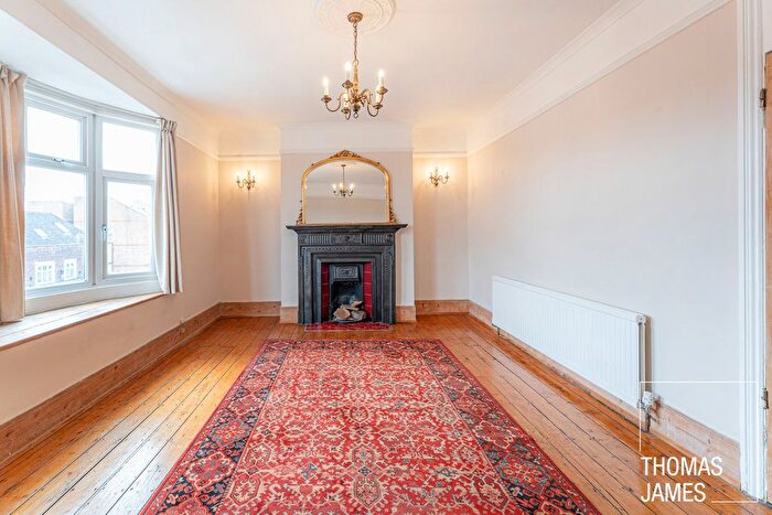 2 Bedroom Barn Conversion To Rent In Green Lanes, London, N13