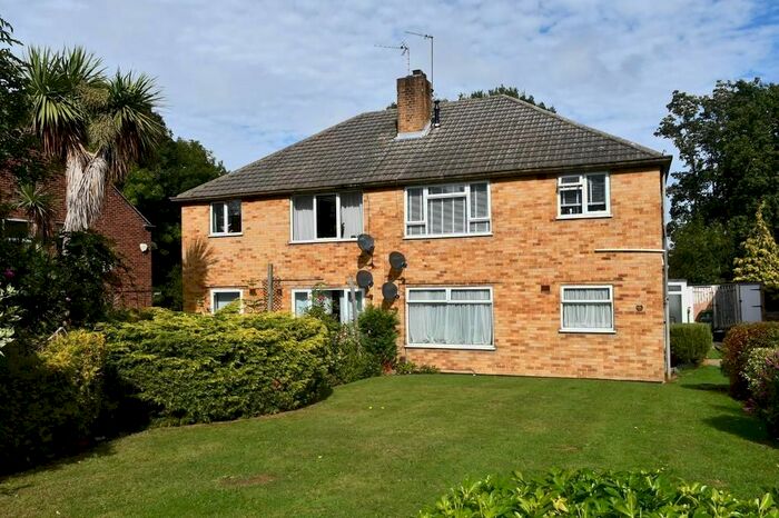 2 Bedroom Flat To Rent In Croft Close, Elmsteadwoods, London, BR7